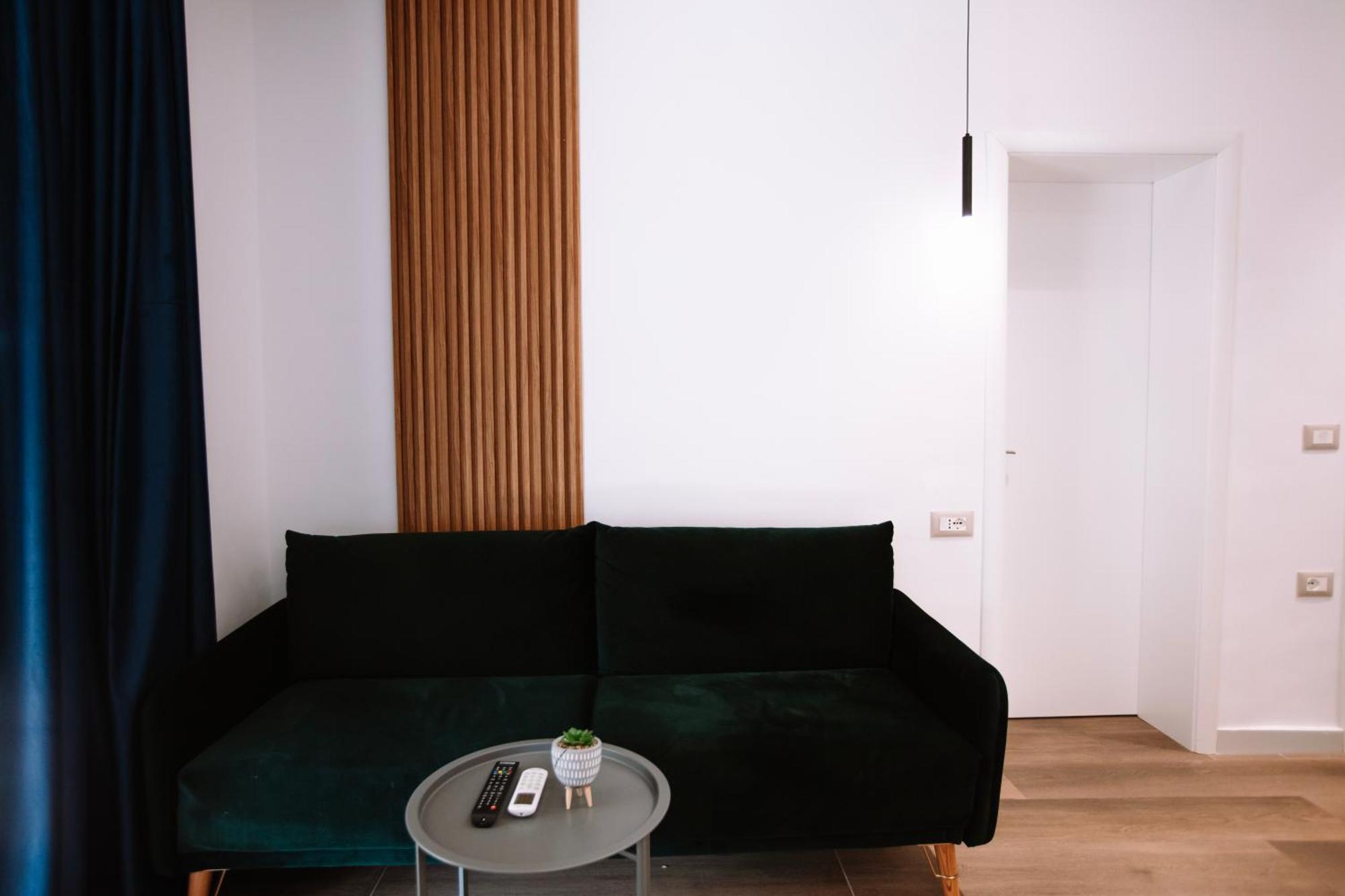 Barrikada Str Modern Apartments - The Nest ティラナ エクステリア 写真