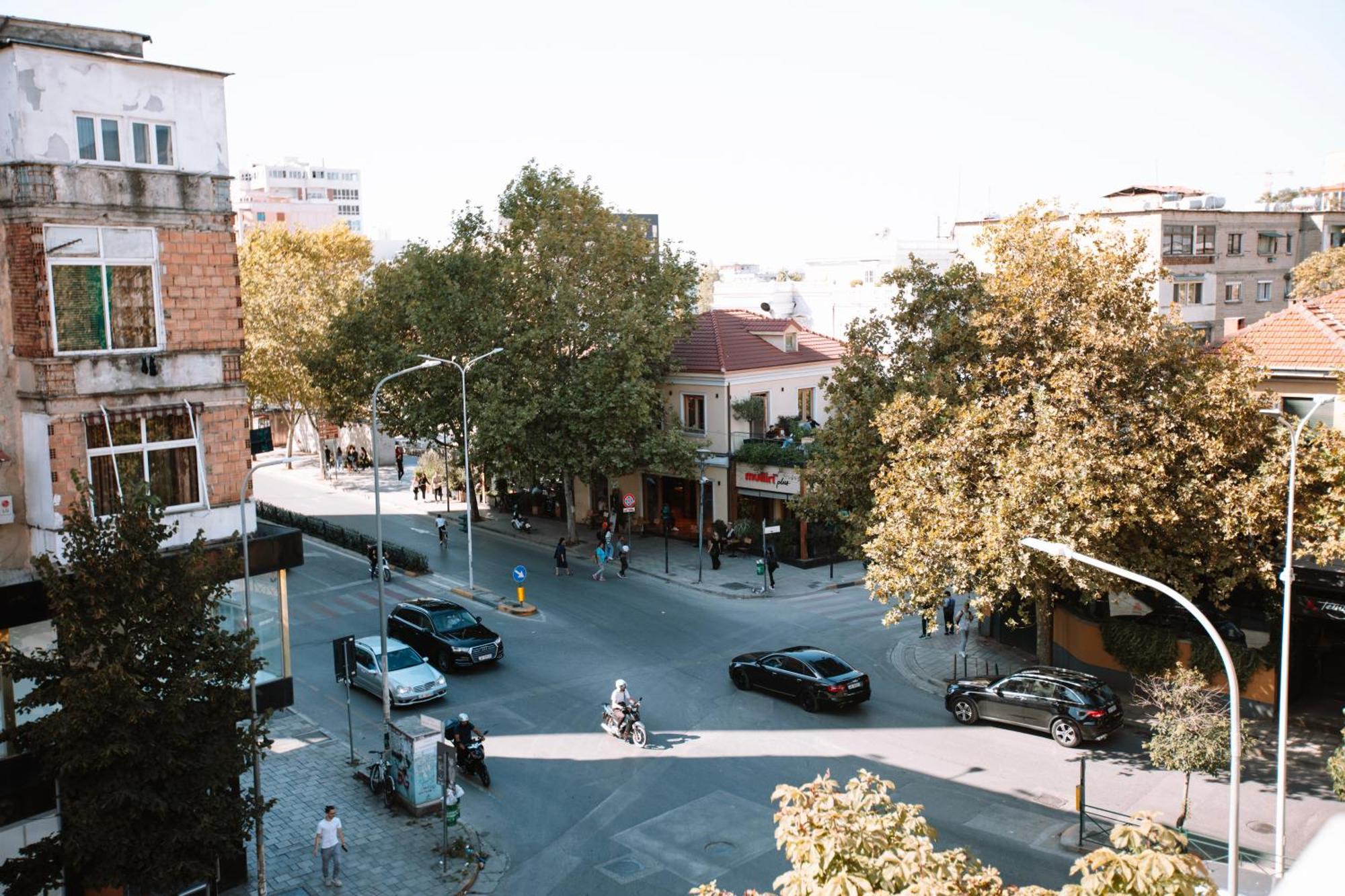 Barrikada Str Modern Apartments - The Nest ティラナ エクステリア 写真