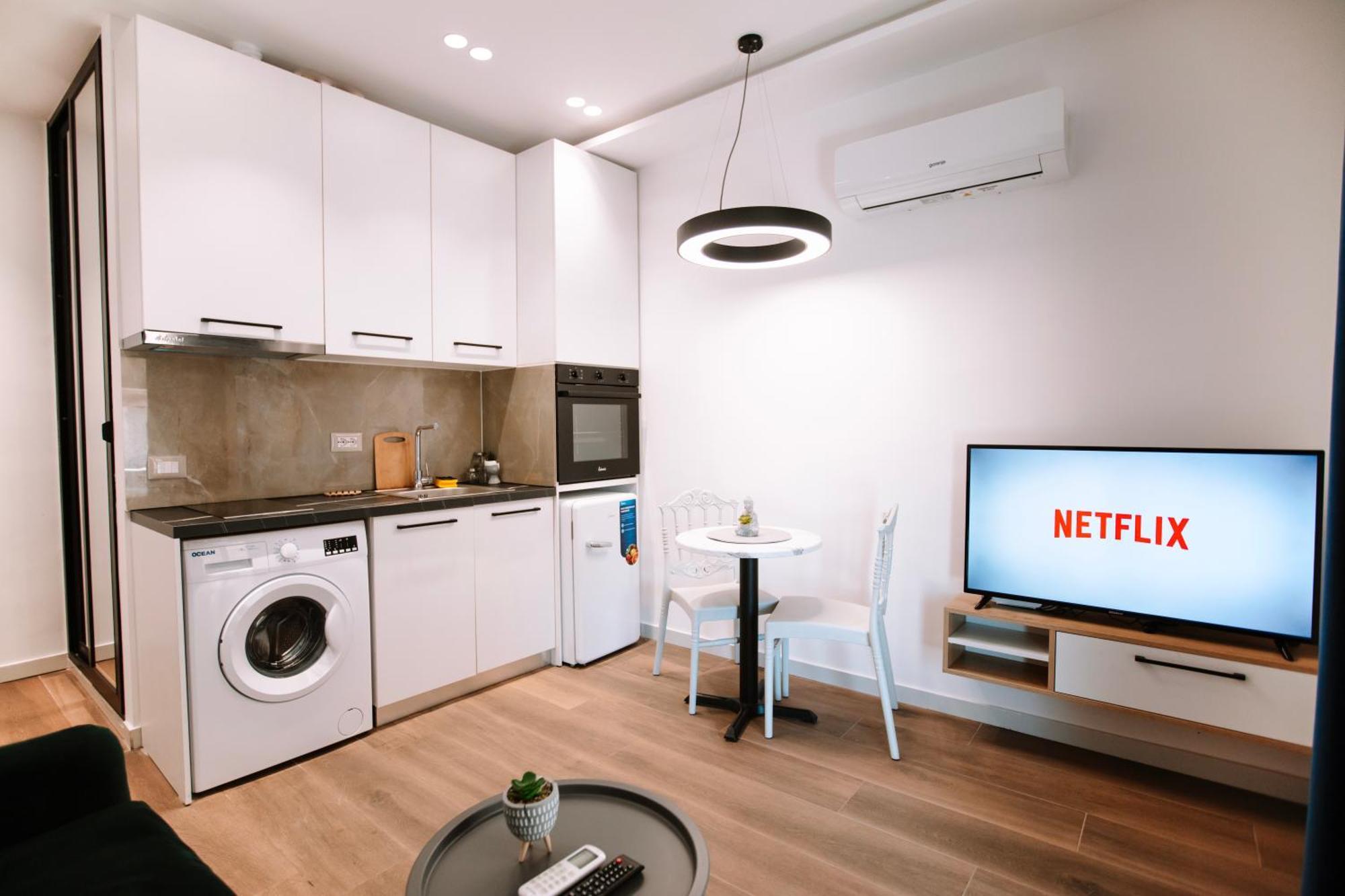 Barrikada Str Modern Apartments - The Nest ティラナ エクステリア 写真