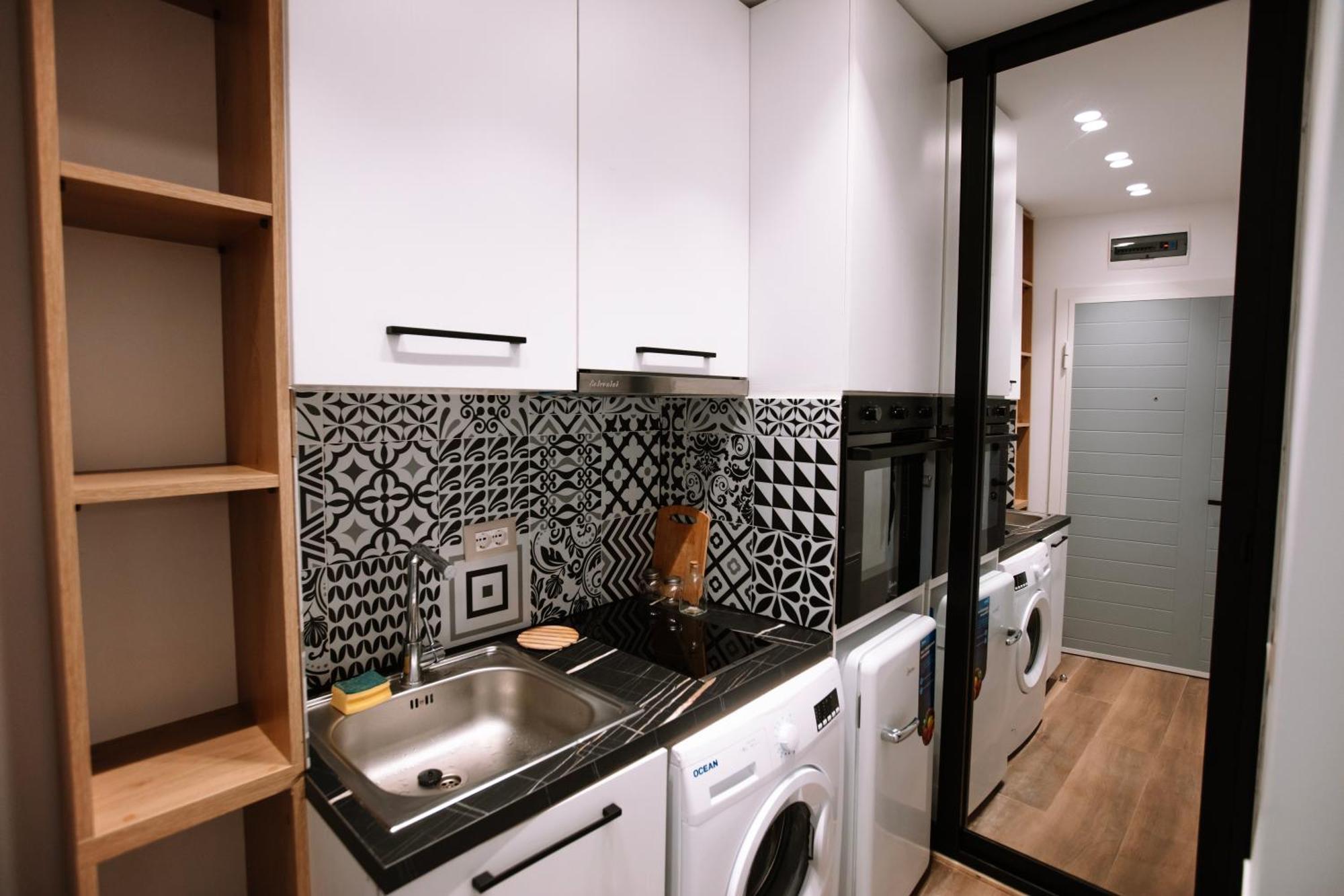 Barrikada Str Modern Apartments - The Nest ティラナ エクステリア 写真