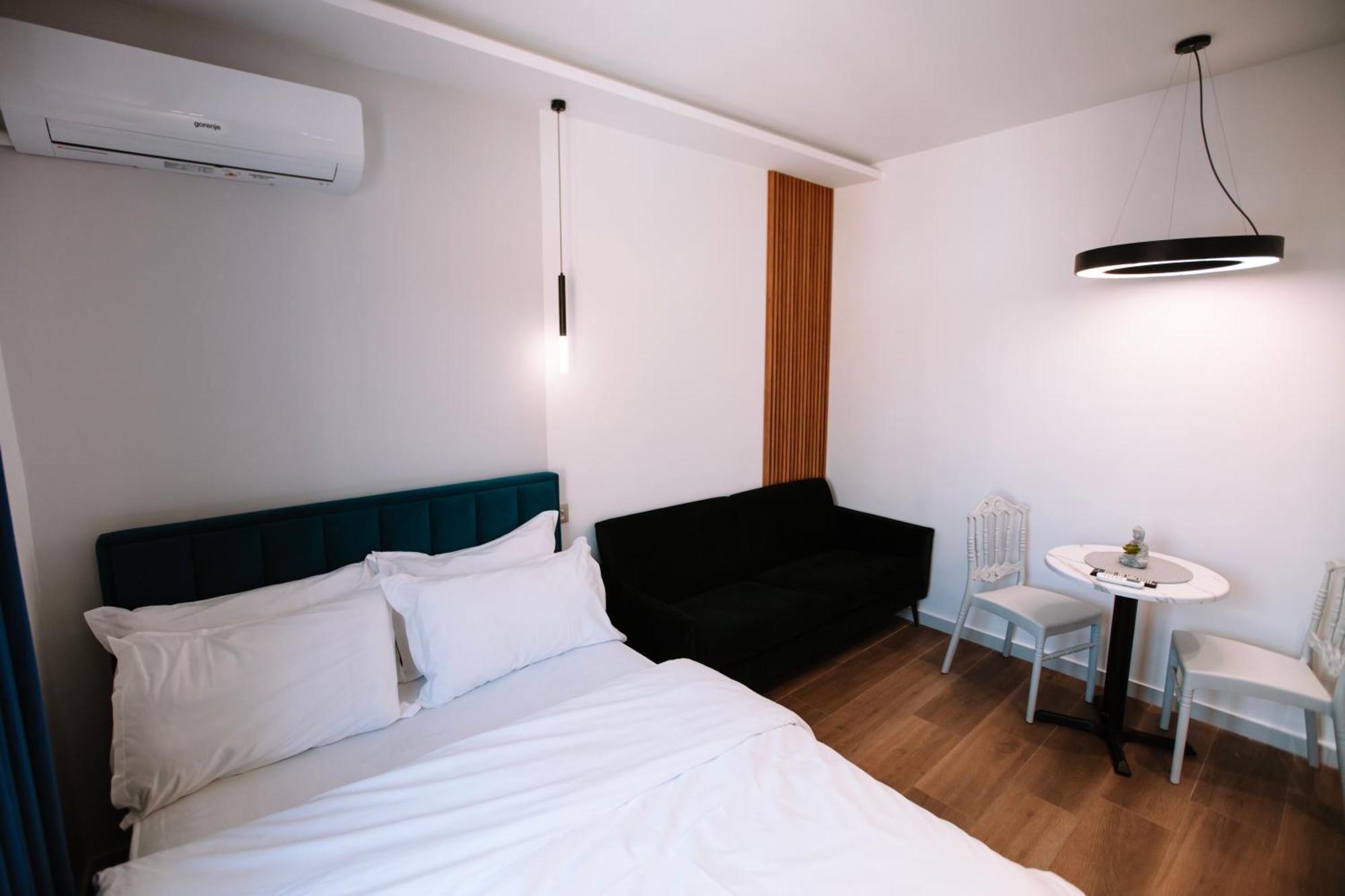 Barrikada Str Modern Apartments - The Nest ティラナ エクステリア 写真