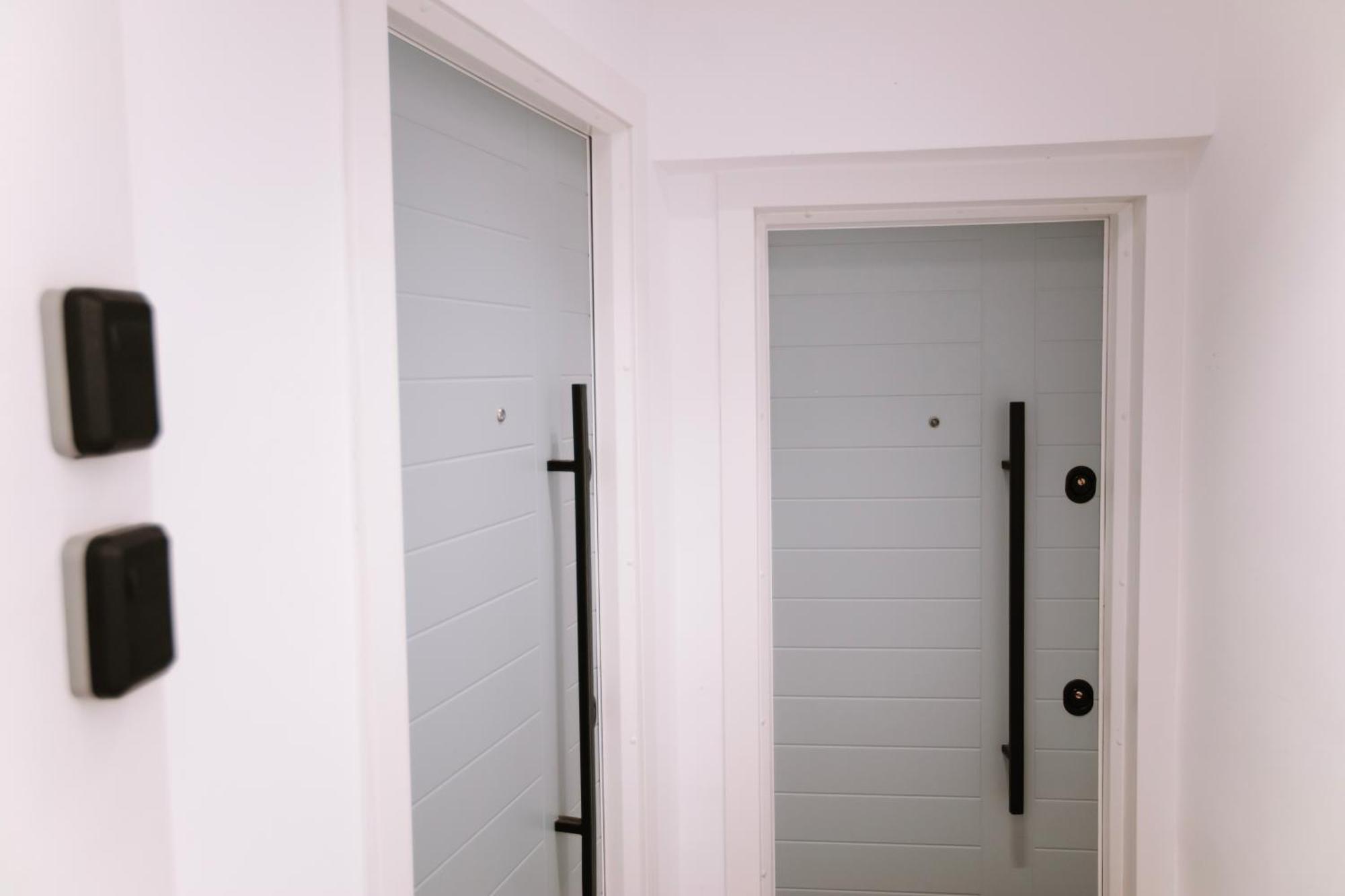 Barrikada Str Modern Apartments - The Nest ティラナ エクステリア 写真